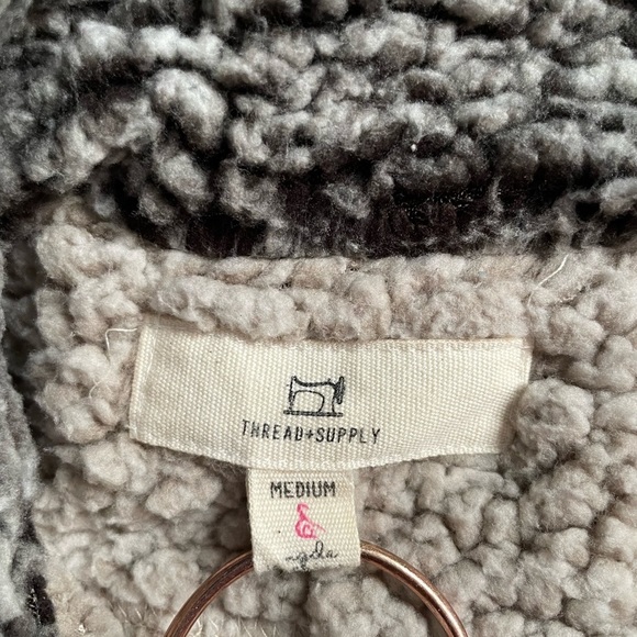 Thread + Supply Sherpa Sleeveless Vest Jacket Plush Fleece Top Size Medium - Picture 5 of 7